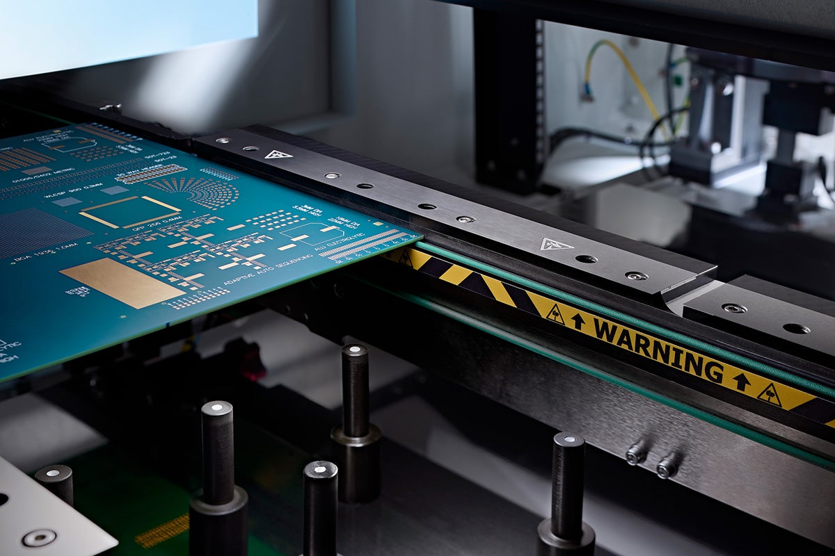 Photo_Europlacer_ii-P7_Board transfer - pre clamping.jpg